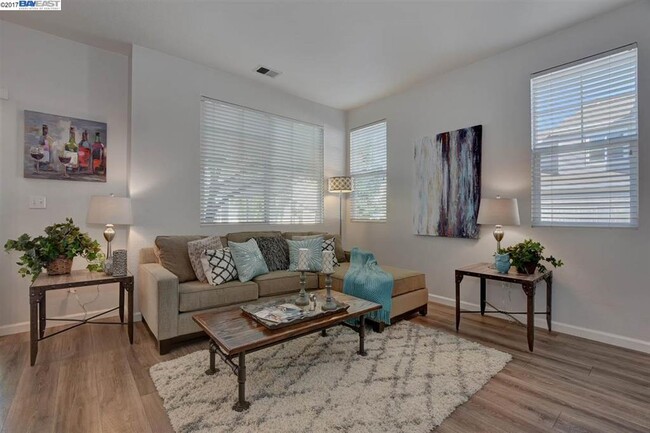 Photo - 3179 Calimanco Cmn