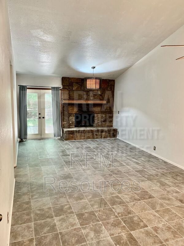 Photo - 723 Rimrock Rd