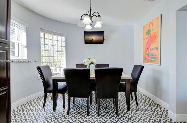 Photo - 1561 71st St