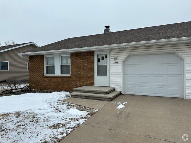 Building Photo - 1331 Primrose Ln Unit 1333 Rental