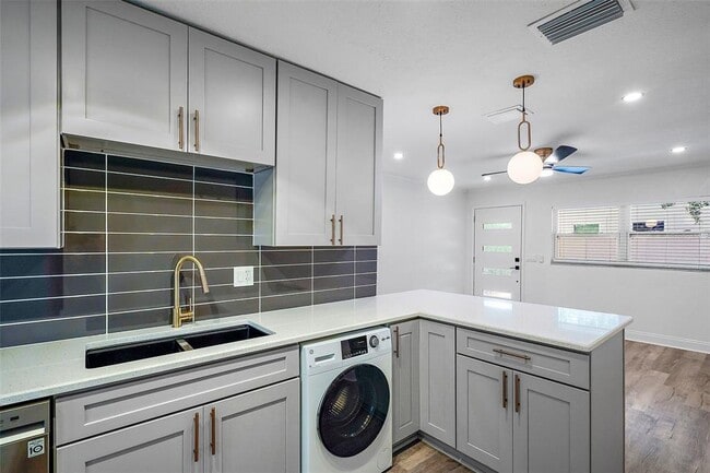 Photo - 779 12th Ave N