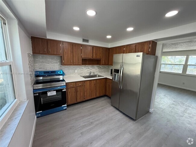 Building Photo - 23 SE 12th St Unit 103 Rental
