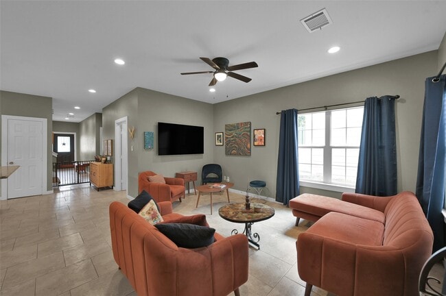 Photo - 592 Mosswood Dr