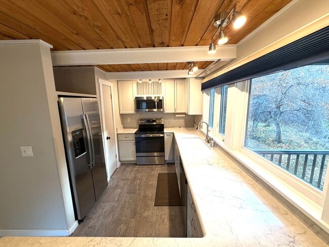 Photo - Stunning 2 Bed 1 Bath Condo Close to Downt...