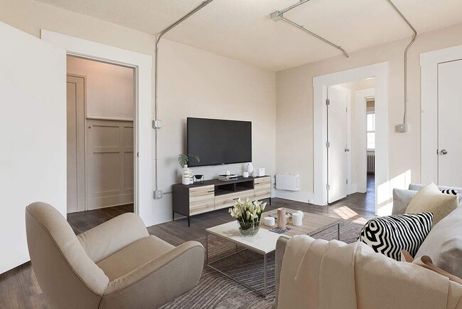 Photo - Marilyn Court