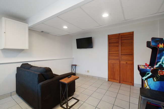 Building Photo - 4438 Balmoral Dr Rental