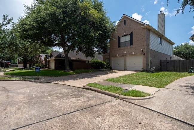 Building Photo - 210 Windrift Ct