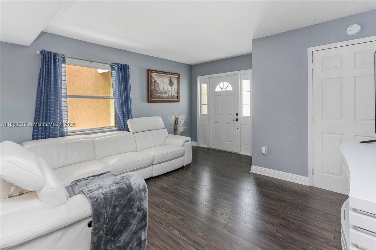 Photo - 1021 SW 104th Ct