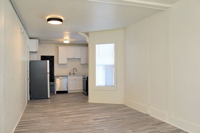 Photo - 843 N Knott St Unit 303