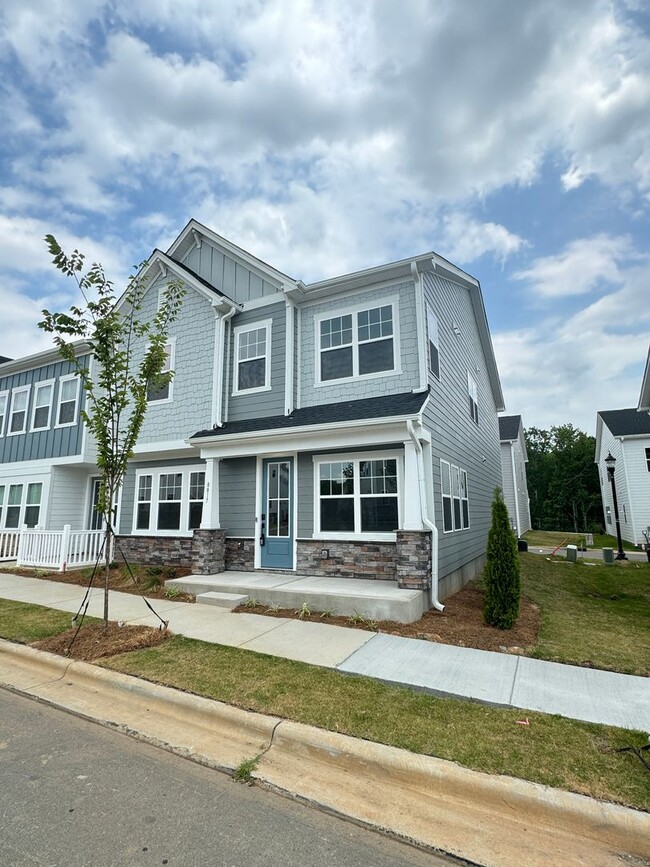 Built in 2024 End Unit with very convenien... - Built in 2024 End Unit with very convenien... Casa