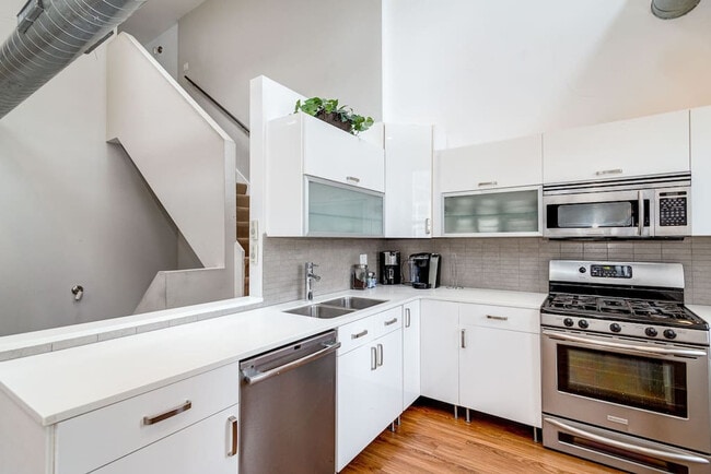 Building Photo - 870 N Orleans St Rental