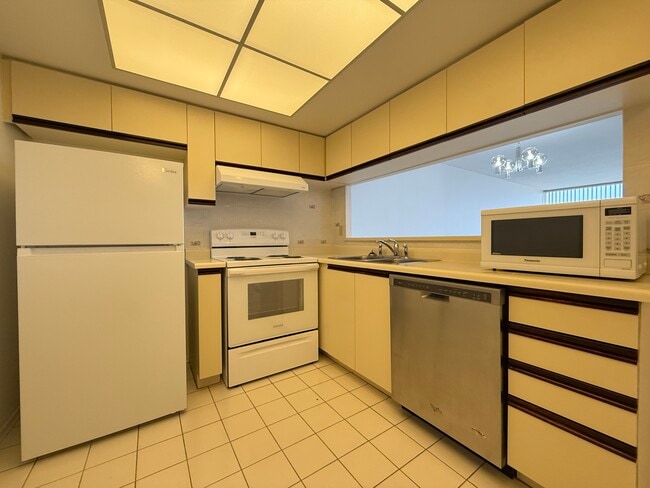 Building Photo - Suite 1103-330 Alton Towers Circle Toronto Ontario M1V 5H3 Unit 1103