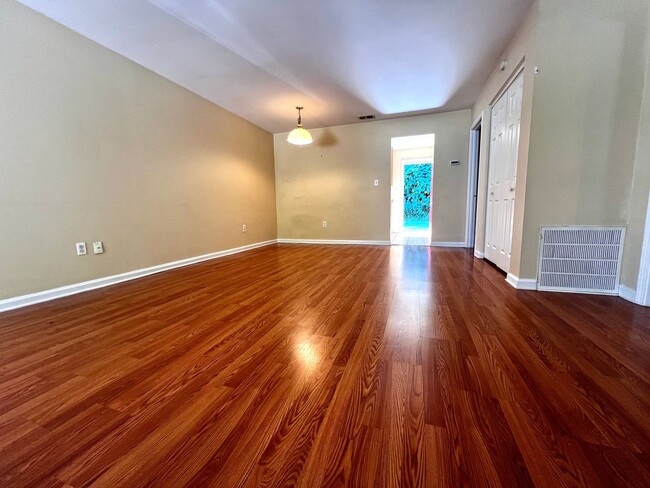 Photo - 652-B WHITEHALL RD | 2 BED 2 BATH AVAILABL...