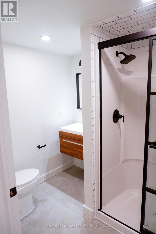 Photo - 1370 Killarney Beach Rd Unit 207