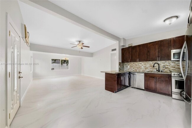 Building Photo - 3341 SW 21st St Rental