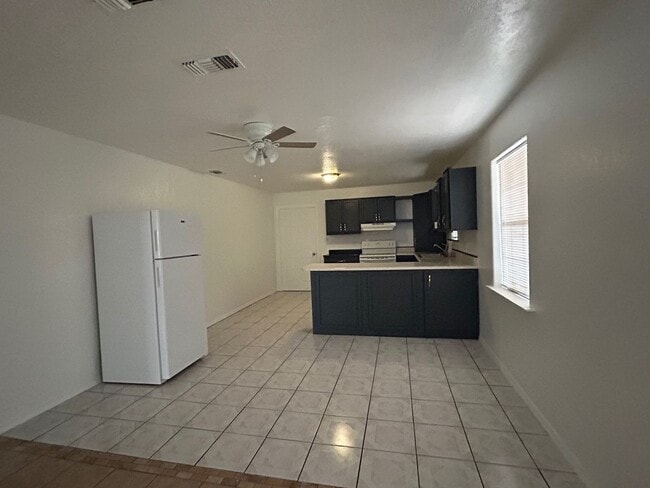 Photo - 2105 W Juniper St