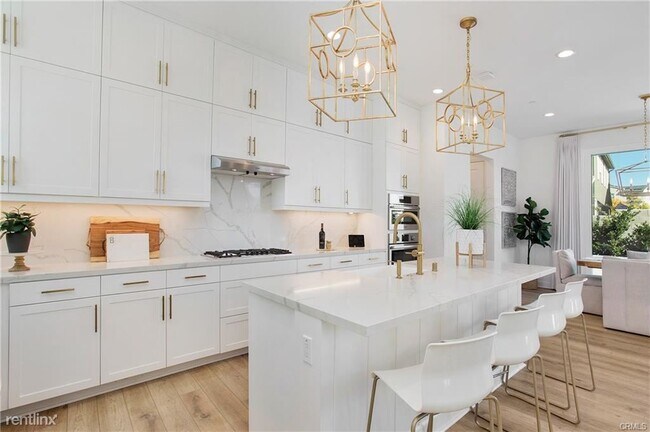 Photo - 4 br, 3.5 bath House - 142 Spur St