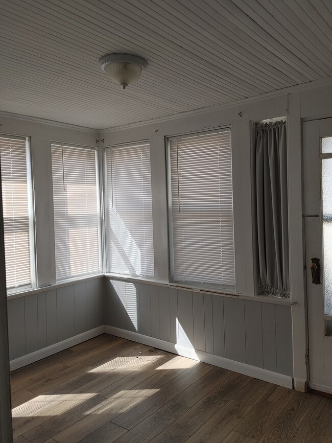 Building Photo - 669 Rathbun St Unit 1