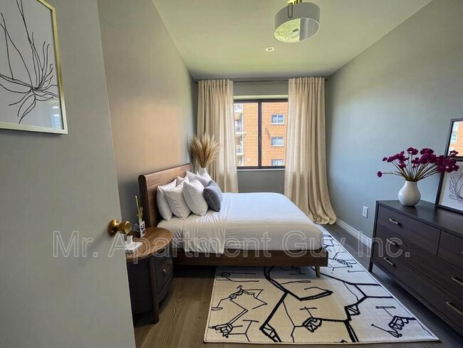 Photo - 50 Mohawk Rd W Unit 306