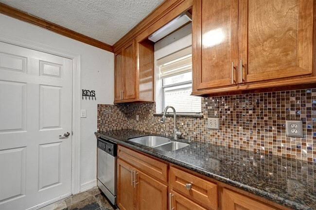 Photo - 10118 Fernstone Ln