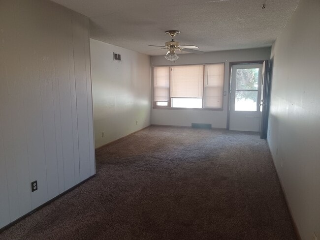 Photo - Spacious 3 bedroom / 1 bath home on South side