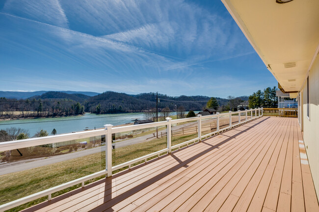 Main deck - 21392 Lakeshore Dr House