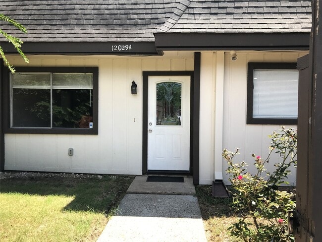 Building Photo - 12029 Greenwood Forest Dr Rental