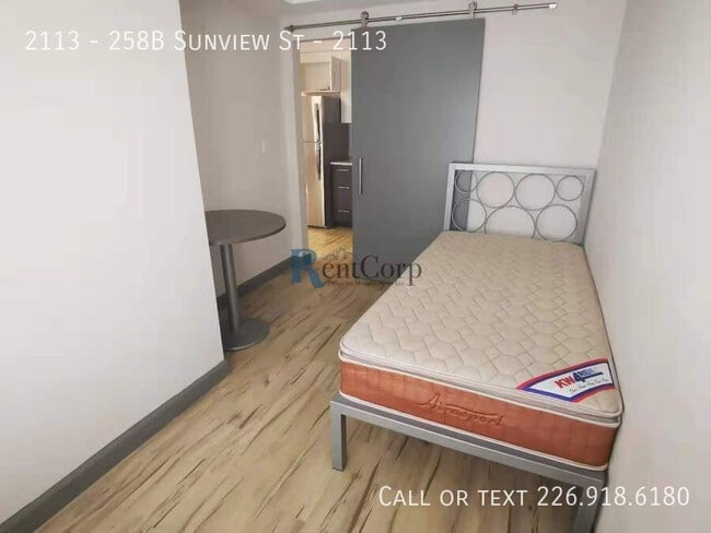 Photo - 258B-258B Sunview St