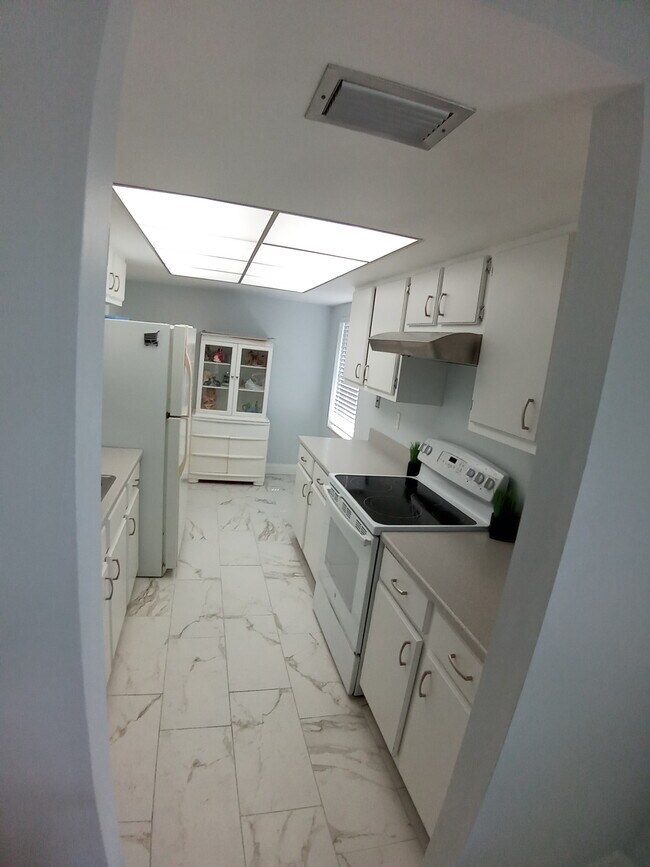 Photo - 1166 6th Ave Unidad C