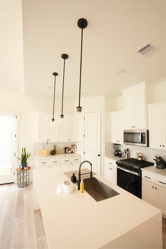 Photo - 2406 Mann St