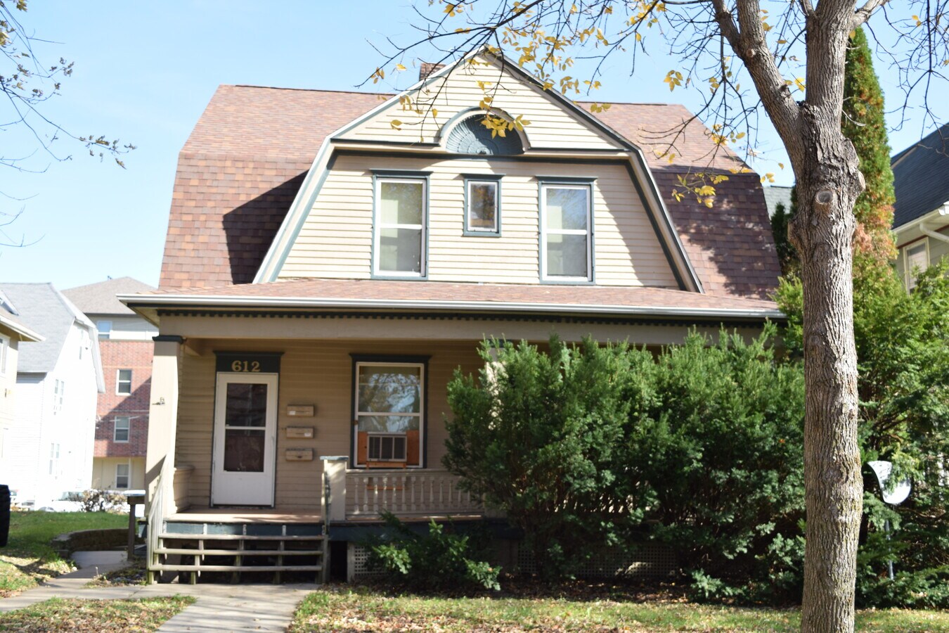 Photo - 612 S Clinton St Apartments Unit 3