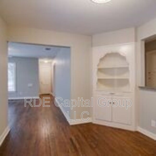 Building Photo - 2308 N Edgewood Terrace