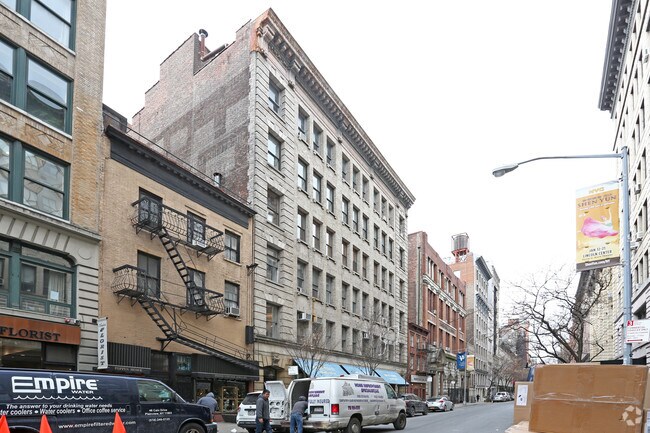 Photo - 114 W 17th St