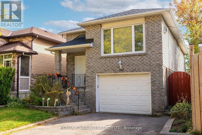 Photo - 102 Turnberry Crescent