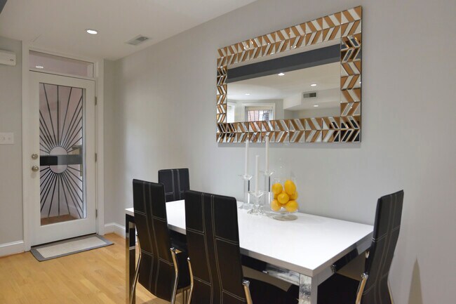 Photo - 1746 T St NW Unidad 1746