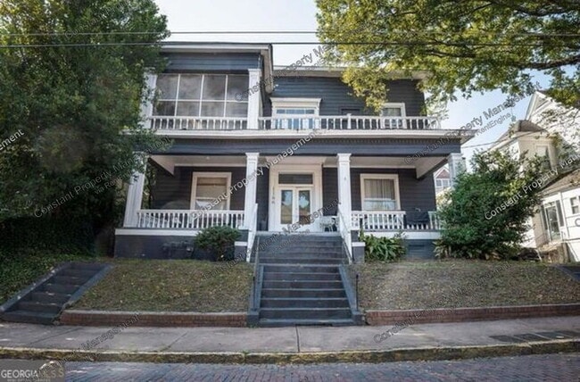 Building Photo - 1166 Bond St Unit 2