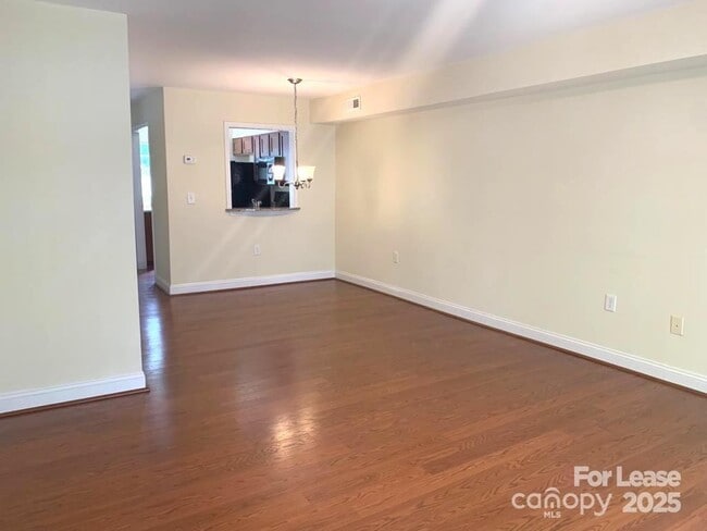 Photo - 1207 Green Oaks Ln Unit L