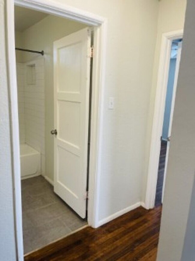 Photo - 2455-2457 Cincinnati Ave Unidad 2455