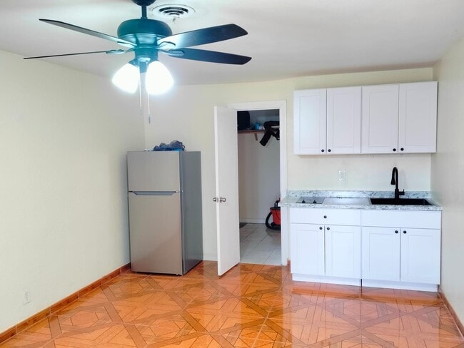 424 NE 44th St Unidad E