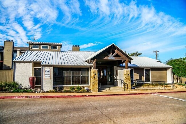 Photo - B3 | Lease Today and Receive 1 Month Free. *Restrictions Apply