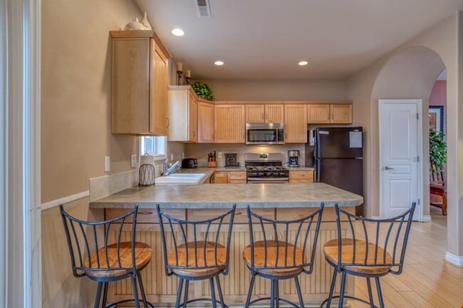 Photo - Furnished 3 Bedroom only 24 minutes from M...