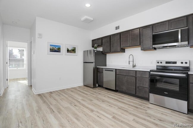 Photo - 799 E Grand Blvd Unit 4