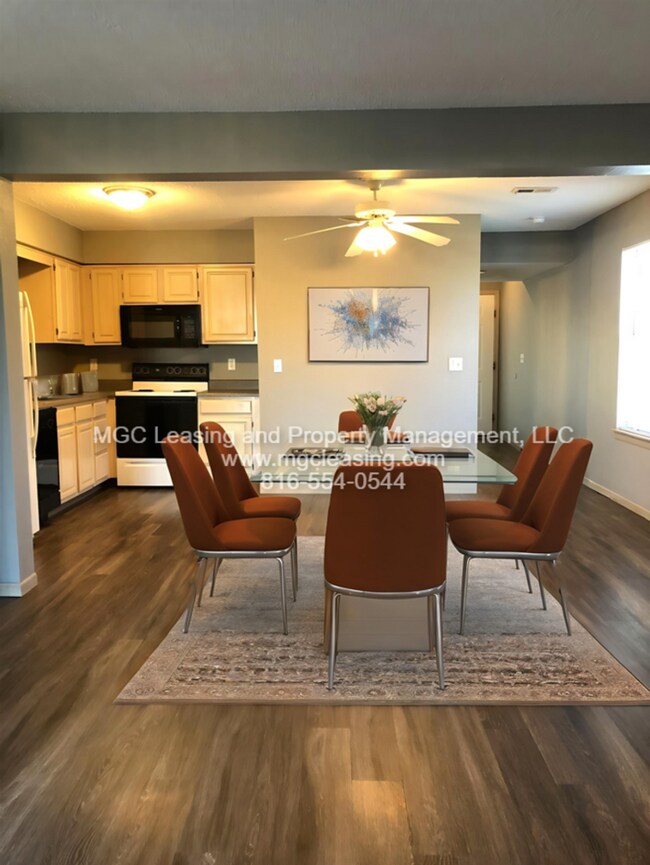 Photo - SOUTH GARDEN TOWNHOMES - Beautiful Master w/ en suite!