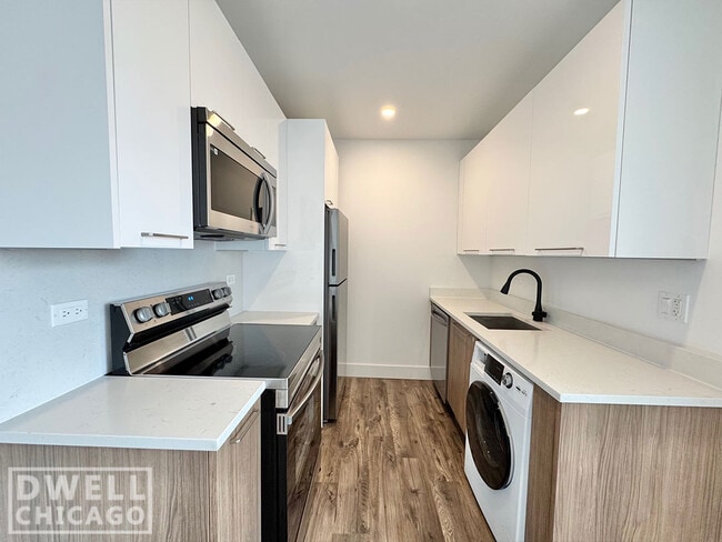 Building Photo - 940 W Carmen Ave Unit 1