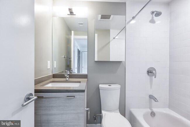 Photo - 816 Potomac Ave SE Unidad 304