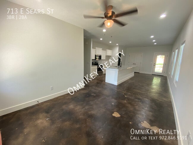 Photo - 713 E Sears St