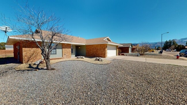 Photo - 3-Bed / 2-Bath - Less than 10 minutes from Holloman AFB!