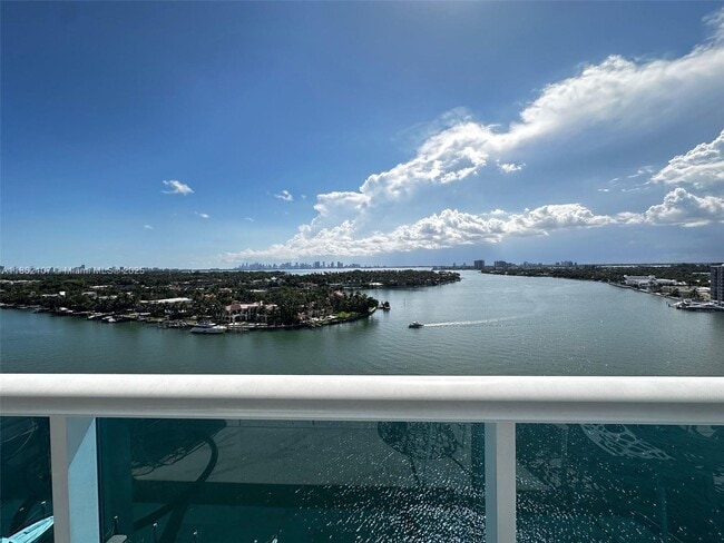 Building Photo - 6770 Indian Creek Dr Unit 14M Rental