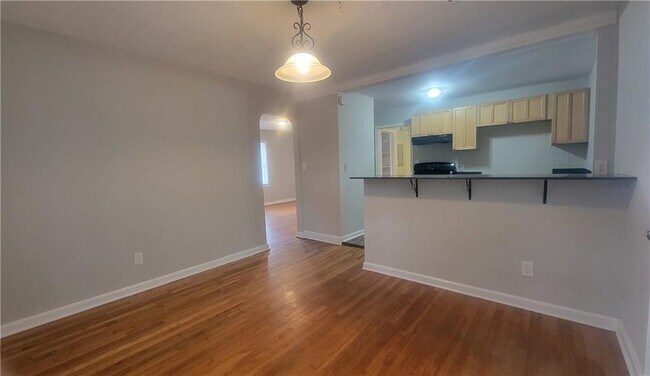 Photo - 854 Fayetteville Rd SE