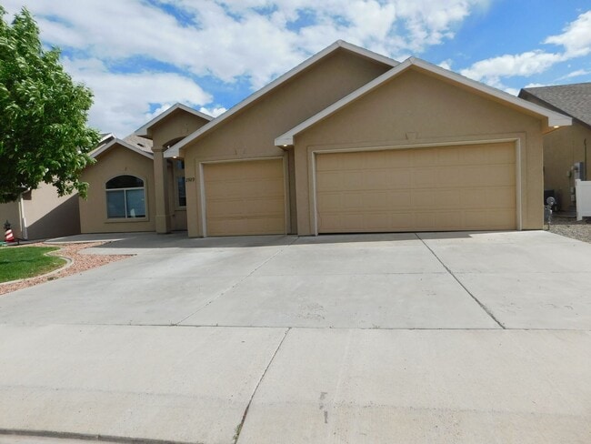 Office Space or 4th Bedroom! - Office Space or 4th Bedroom! House